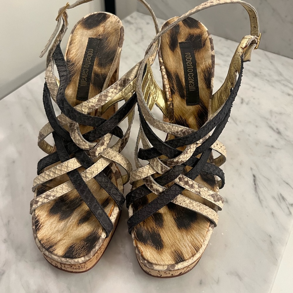 Like new Roberta Cavalli snake skin print platform heels
